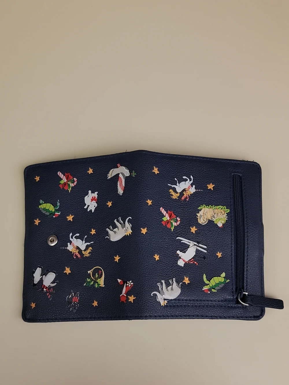 VERA BRADLEY RFID PASSPORT WALLET IN SNO GLOBE MOTIFS
